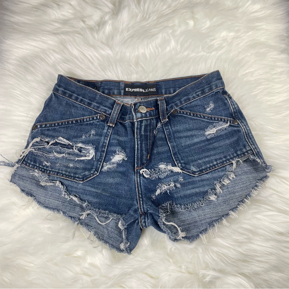 🔥EXPRESS Distressed Cutoff Frayed Hem Jean Shorts High Waist Mid Wash Denim 3/4